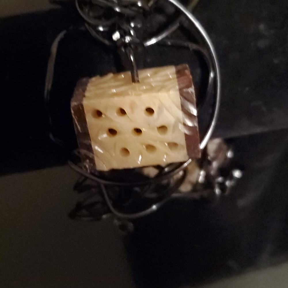 Jewelry - Picture 2 of 3